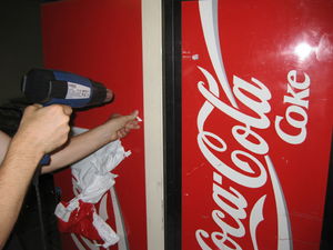 Wer braucht schon Cola Werbung auf einem Mate Automaten?