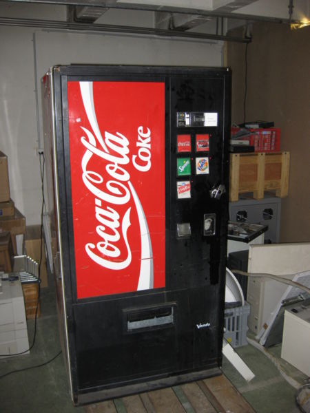 File:Cola^Wmateautomat.jpeg